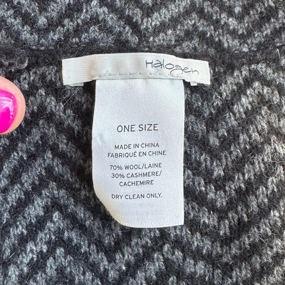 Halogen Black and Gray Chevron Scarf